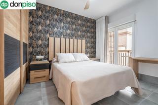 Affitto Appartamento  Calle recogidas. Magnífico piso con terraza de 2 habitaciones y dos baños de alqu