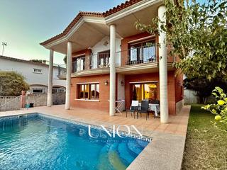 Haus in Los Pinos-Politur. Amplia casa con vistas al mar