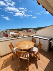 Location Maison jumelée à Eixample. Casa adosada con garaje en el centro