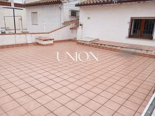 Maison jumelée à Centre. Chalet adosado en venta