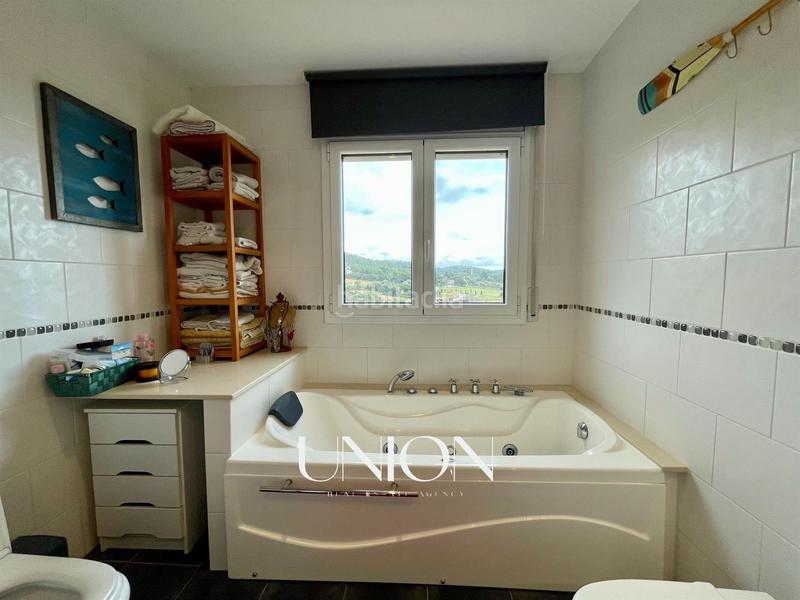 Foto f0b65003-1403-44d7-a653-7780cf65e207. Casa amb calefacció aparcament a Vall-llobrega