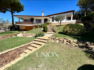 Haus in Mont-ras. Espectacular casa en montras