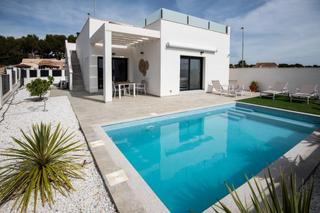 Xalet en El Pinar de Campoverde. Chalet independiente con piscina