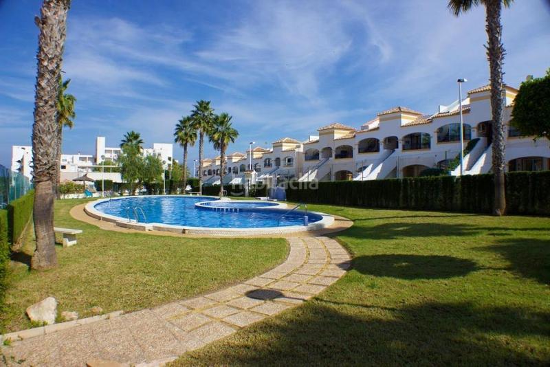 Foto 74262d15-737f-4501-8df0-7848d789afbf. Casa adossada amb calefacció aparcament piscina a Santa Pola