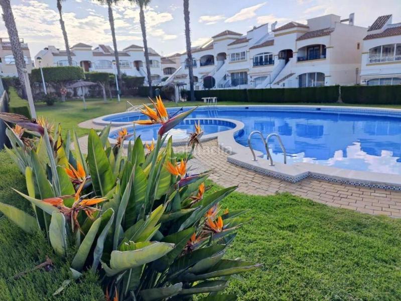 Foto cea352b6-5333-4d6f-9814-4d37915d0e77. Casa adossada amb calefacció aparcament piscina a Santa Pola