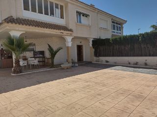 Casa pareada  Calle del cabo roig. Estupendo chalet 5 habitaciones muy bien ubicado en la ribera