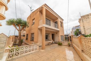 Chalet  Calle calle cánovas del castillo. Amplio chalet independiente en santiago de la ribera por 285,000