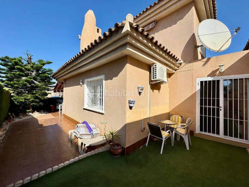 Foto e7f309d9-4ed7-4c58-8335-ede9f6b9bffe. Chalet mit heizung parking pool in Punta Prima Orihuela