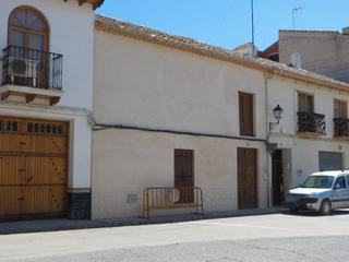 Casa a Plaza del cazador leonardo requena 8. ?? casa en pleno centro con gran patio y posibilidad de ampliaci