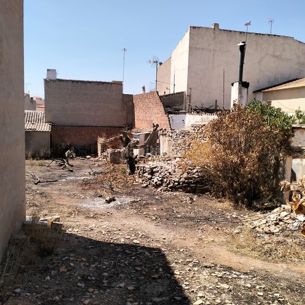 Foto 69cf5b59-3dc5-4cbe-8138-50af21922ec5. Terreny residencial a calle cementerio 8 a Munera