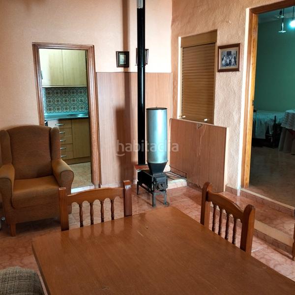 Foto 513f9db7-0fe2-40e5-80ef-463931d3d2be. Casa amb xemeneia aparcament a Munera