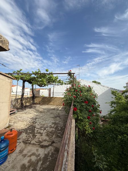 Foto b904c9d8-4f1a-495f-8628-8af073651586. Casa amb xemeneia calefacció aparcament a Munera