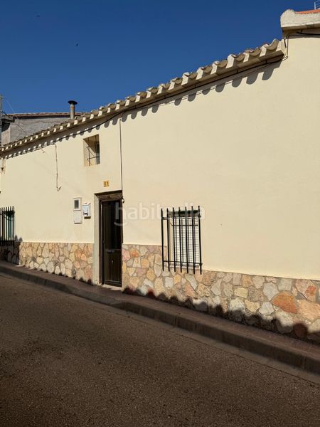 Foto 4f7e6701-17ba-4d17-8844-38316071a2a4. Casa amb xemeneia calefacció aparcament a Munera