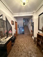 Rent Flat in Calle isidoro picazo valera 4. Casa en alquiler en munera – amplia y con patio y cochera