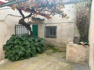 Casa a Calle del pozo 58. Casa al lado del estanco