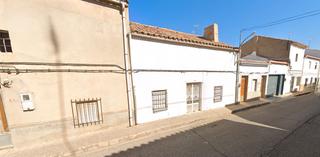 Casa a Calle tilanes 51. Casa con gran patio en calle principal