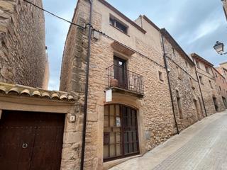 Maison  Carrer la font. ?? es ven edifici totalment reformat amb gran potencial per a ca