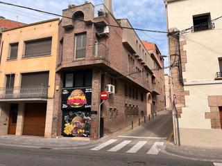 Casa  Carrer bernat metge. Casa espectacular al centre del nucli urbà amb terrassa i local