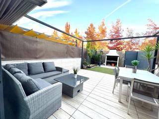 Maison jumelée à Santa Perpètua de Mogoda. Casa en valleslona  santa perpetua