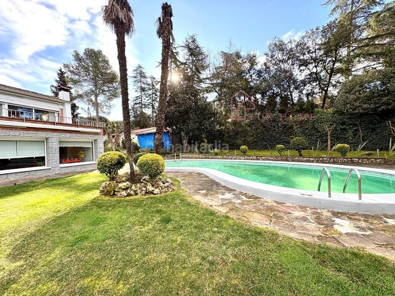 Foto b80eedb1-20d3-4b1f-a8c0-0af3058bda68. Xalet amb aparcament piscina a Vilanova del Vallès