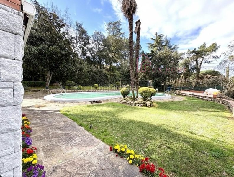 Foto b8ec805e-f8fb-4048-819b-162bcd5f46ef. Chalet casa en Vilanova del Vallès