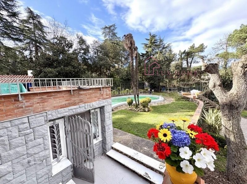 Foto badbf99a-e901-4c64-9cbe-4e863358a018. Xalet amb aparcament piscina a Vilanova del Vallès