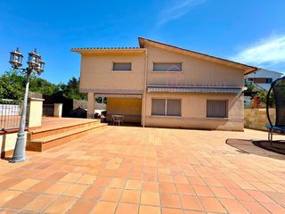 Casa a Palau-solità i Plegamans. Casa  cuatro vientos con dos viviendas independiente  accesos pr