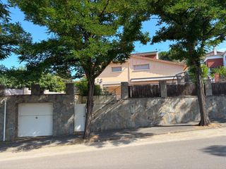 House in Palau-solità i Plegamans. Casa  cuatro vientos con dos viviendas independiente  accesos pr