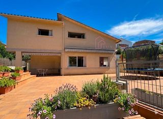 Casa a Palau-solità i Plegamans. Casa  cuatro vientos con dos viviendas independiente  accesos pr
