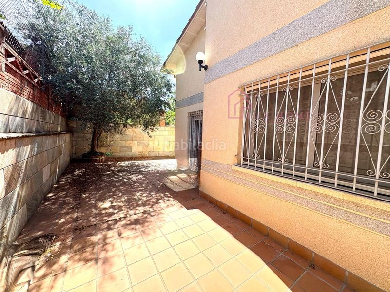 Foto b97b9022-bd4b-4227-97a0-8f86971e52a3. Casa amb aparcament a Palau-solità i Plegamans
