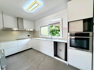 Casa in Santa Perpètua de Mogoda. Casa en la floirda