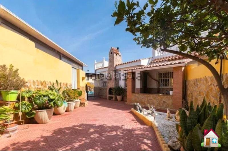 Foto 7349bd55-c655-4a67-bfb2-b77c93953891. Chalet en Retamar Almería