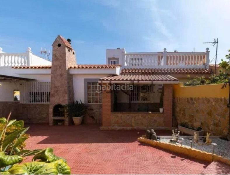 Foto 4795af88-9fea-4b4a-9a3e-3f116e149e45. Chalet mit parking pool in Retamar Almería