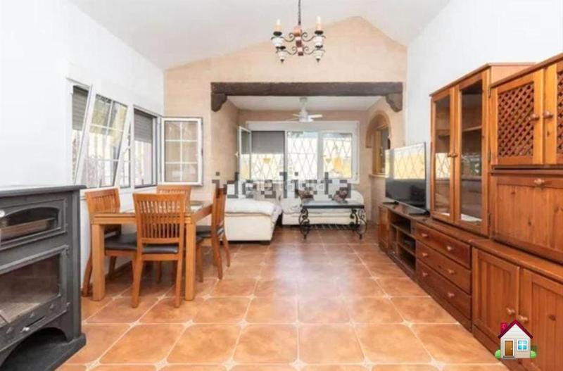 Foto d70fcc29-34af-42f8-a2ba-34ce1b4e1871. Chalet mit parking pool in Retamar Almería