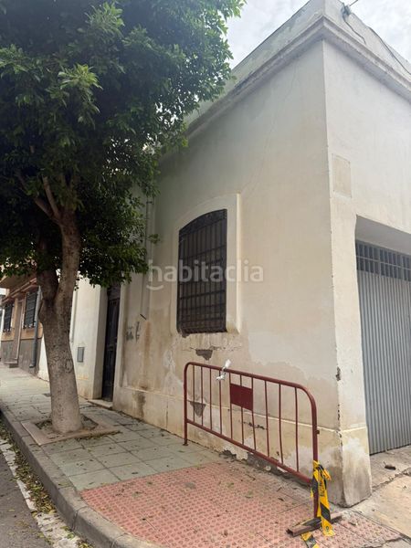 Foto 6b3b76bf-21fa-4cca-9667-2692e3213cd6. Casa a La Chanca - Pescadería Almería