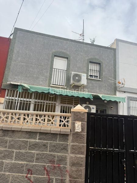 Foto 1b6fa40d-f676-4cf5-bde6-fac4949282e7. Casa a La Chanca - Pescadería Almería