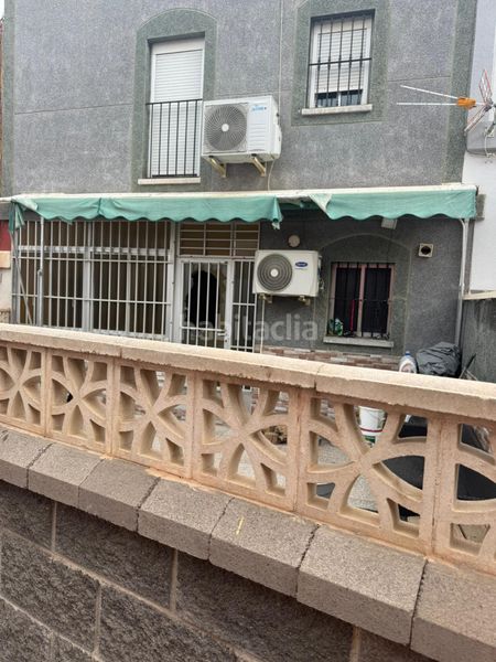 Foto ab6a46be-8246-465a-bacb-9b5acf5d3c64. Casa a La Chanca - Pescadería Almería