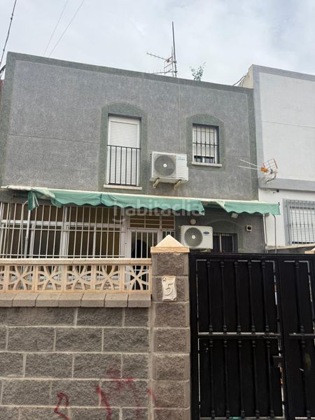 Foto caddcd87-e31f-40ca-a23e-d76528ad847f. Casa a La Chanca - Pescadería Almería