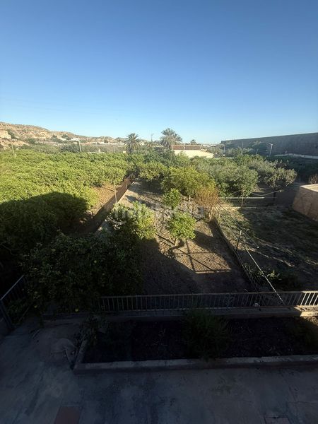 Foto c0081249-9685-423a-a66b-f73fd23fbee9. Masia amb xemeneia aparcament piscina a Pechina