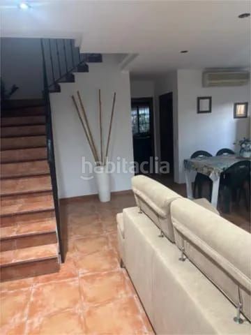 Foto dc2fe9c3-d4bb-47a7-a94f-82e5bb03a82b. Casa adossada a La Envía Vícar
