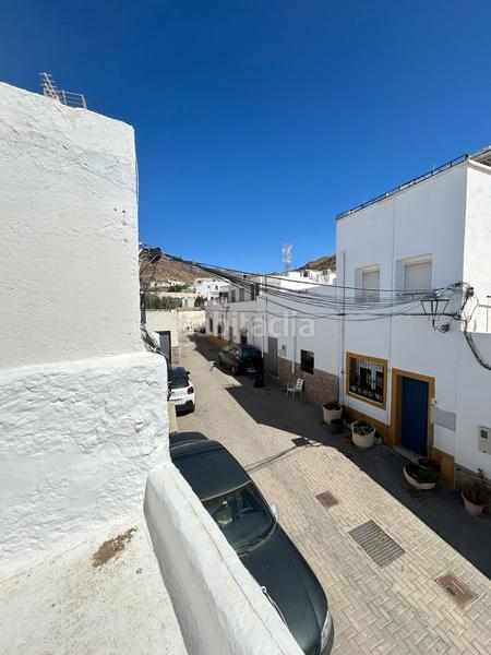 Foto 0f5865fb-c1fa-4883-bc33-59780af28065. Chalet en calle tío jimeno 7 casa de dos plantas en nijar terraza con solarium en Níjar