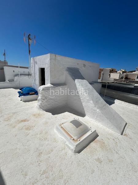 Foto 170769e9-9631-4350-9031-e34337122879. Chalet en calle tío jimeno 7 casa de dos plantas en nijar terraza con solarium en Níjar