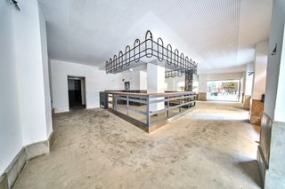 Local Comercial a Ancha de gracia 9. Local venta en pedro antonio de alarcon con salida de humos