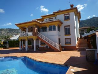 Xalet a Alfacar. Exclusivo chalet con ascensor, piscina y vistas panorámicas sobr