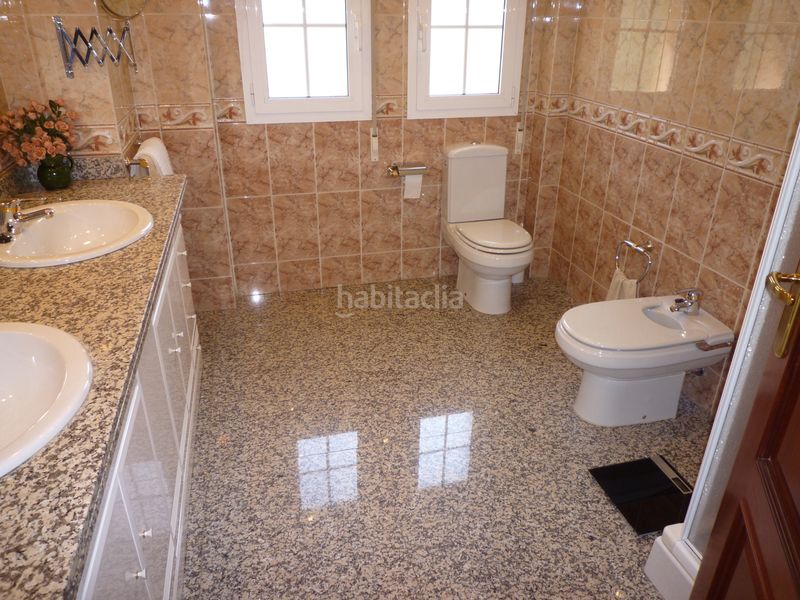 Foto 5a19a697-9e25-4954-8d52-1359c922a0e0. Xalet amb calefacció aparcament piscina a Alfacar