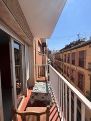 Affitto Appartamento in Plaza de la alhóndiga 1. Piso amplio y luminoso en pleno centro para estudiates