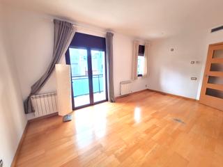 Appartement à Carrer de vèlia 85. Céntrico piso junto a can dragó