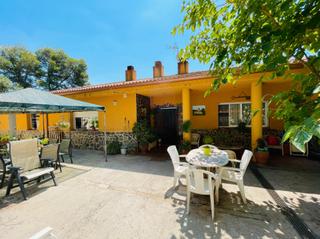 Chalet à Carrer del pomer 10. Chalet en una sola planta