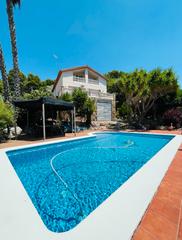 Chalet in Corbera de Llobregat. Chalet con 5 dormitorios, garaje de 130m2 y piscina