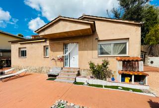 Chalet à Corbera de Llobregat. Chalet de una sola planta